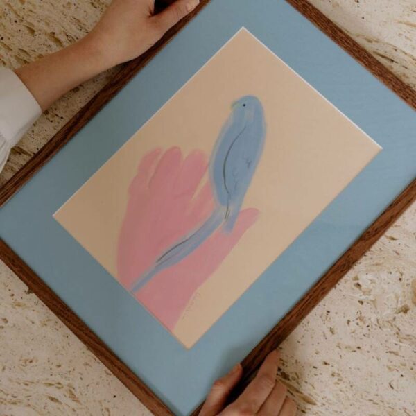 Πίνακας Parrot In Hand - Dark Oak Frame, 21x29,7