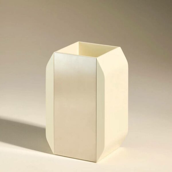 Oscar Vase - Ecru, 13.6x10xH13.6